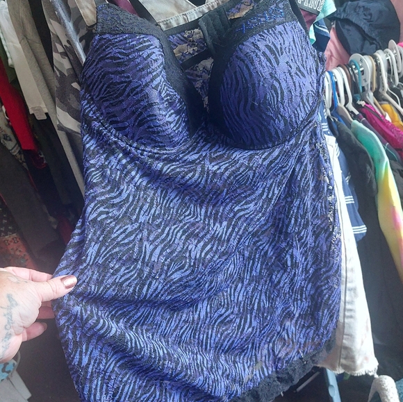 Lingerie - Picture 2 of 4